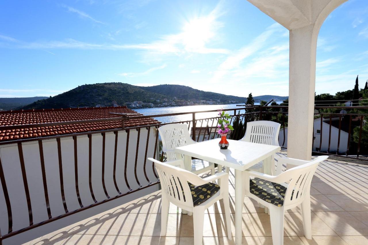 Apartments By The Sea Rogoznica - 10338 エクステリア 写真