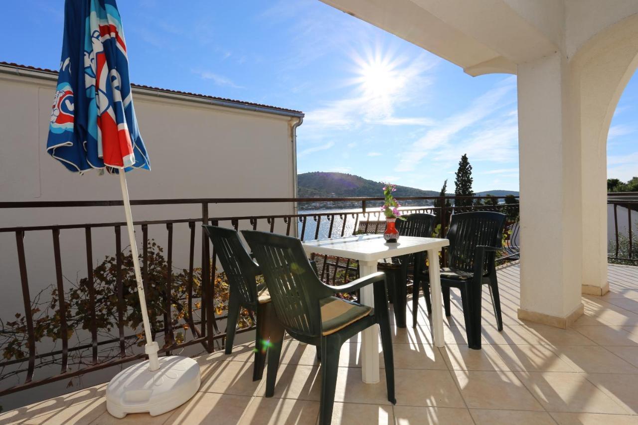Apartments By The Sea Rogoznica - 10338 エクステリア 写真